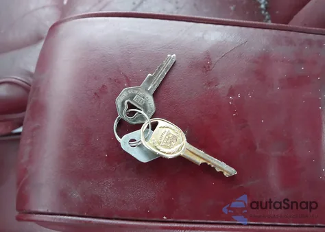 1988 Cadillac Deville z USA, uszkodzony, nr VIN 1G6CD1154J4279211